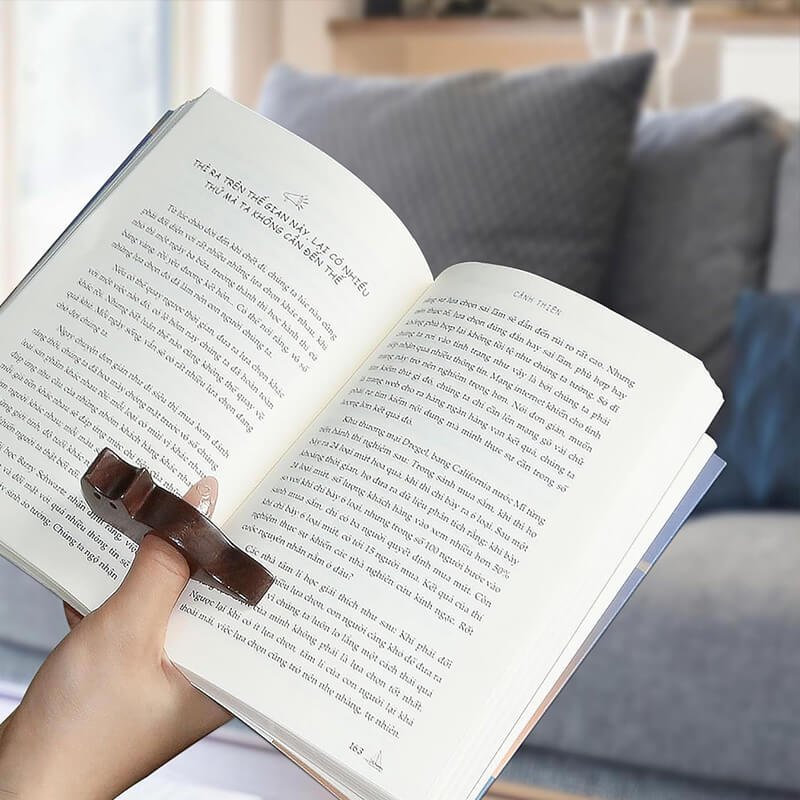 lire un livre avec une bague de lecture